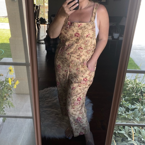 SILHOUETTES Women’s Floral Print Linen Blend Cropped Overalls, Tan, Size XL. - Picture 3 of 9